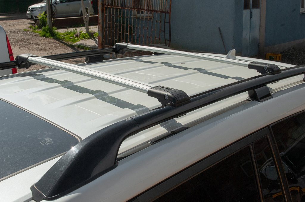 Lockable roof rack cross bars (2 pcs) for Renault Trafic 2015- - image 1