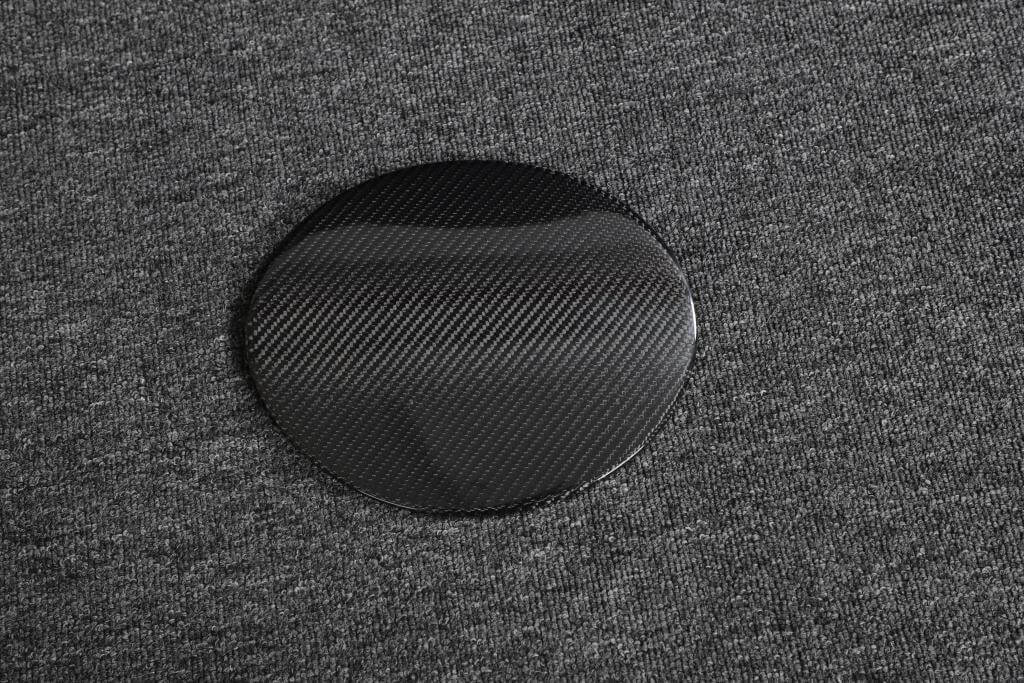 Overlay on the gas tank hatch (Carbon) for Maserati GranTurismo 2007-2019 - image 2