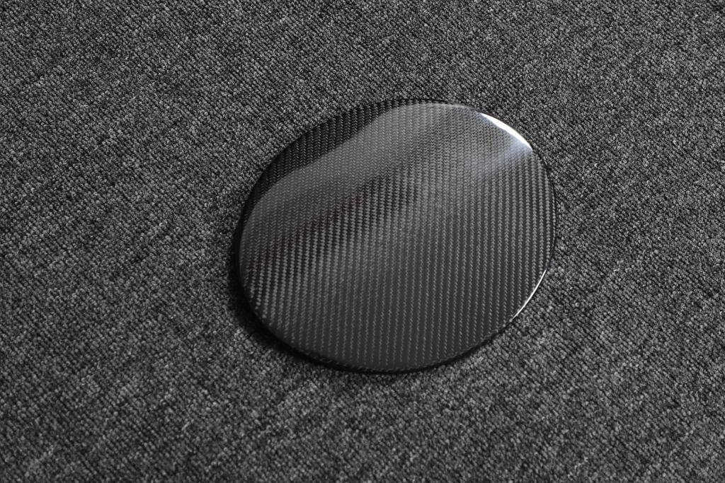 Overlay on the gas tank hatch (Carbon) for Maserati GranTurismo 2007-2019 - image 3