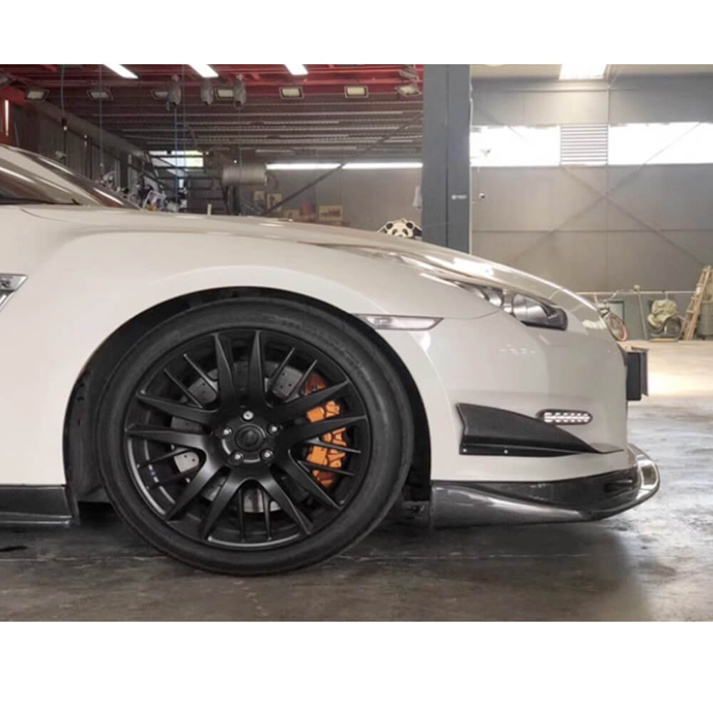 Covers on the front bumper (2009-2015, Carbon) for Nissan GT-R - image 3