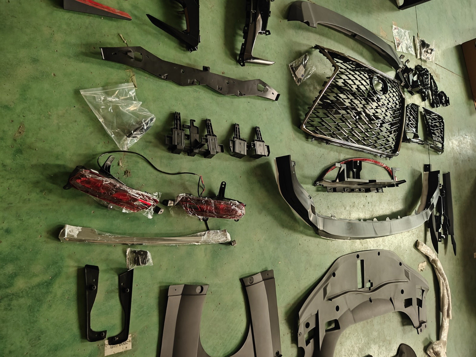 Facelift Body Kit to LX600 for Lexus LX570/450d 2008-2022 - image 13