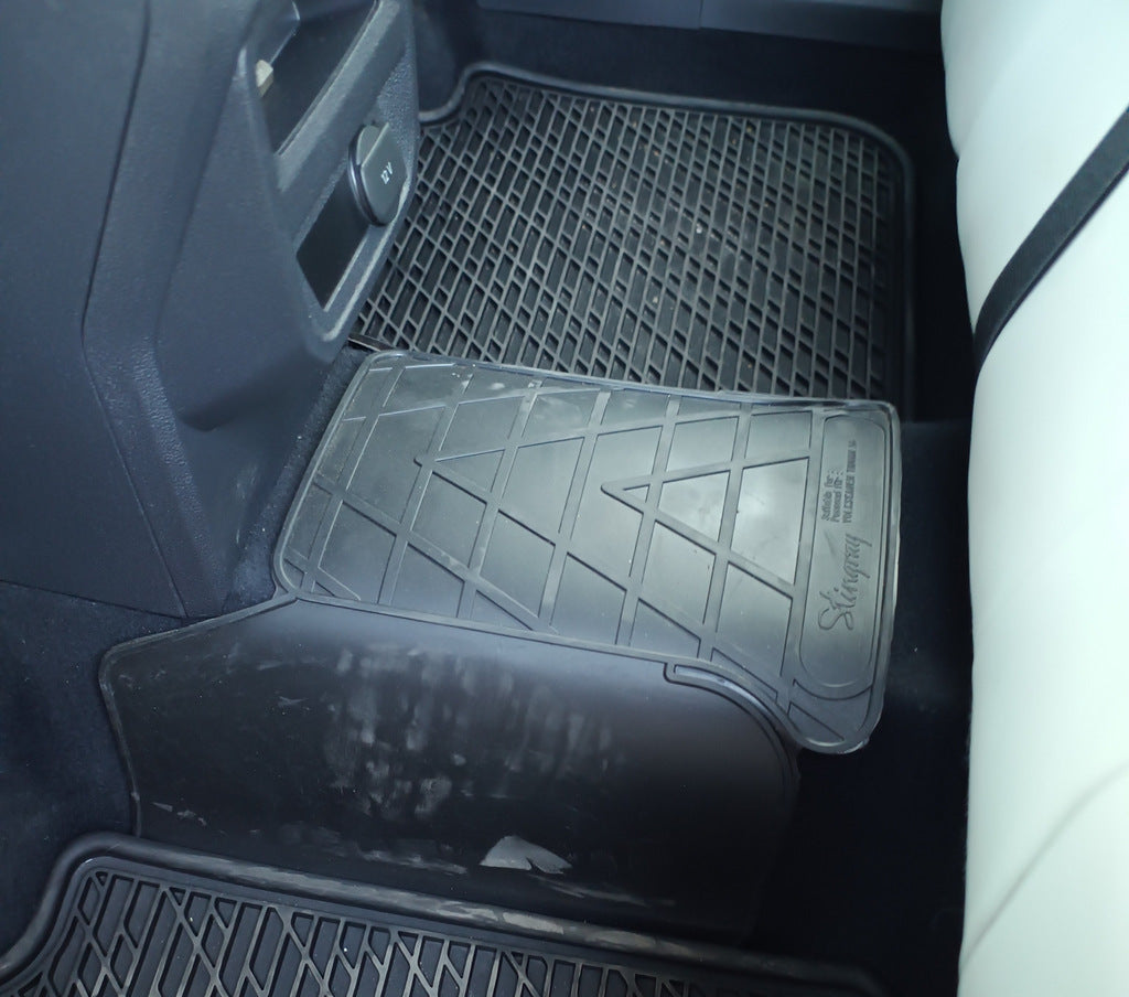 Rear Tunnel Rubber Mat (Stingray Premium) for Volkswagen Tiguan 2016-2023 - image 1