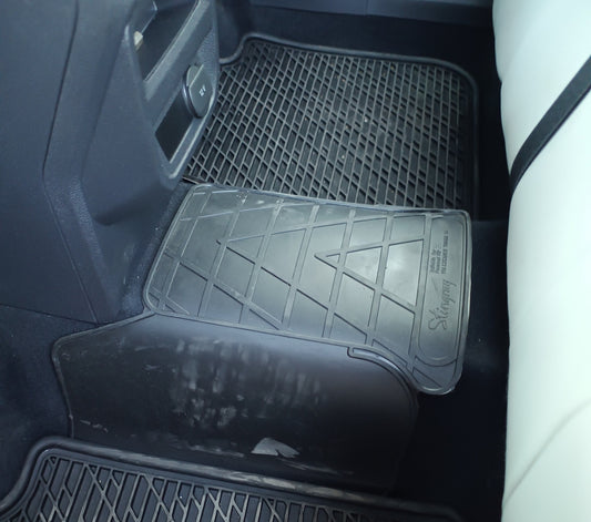 Rear Tunnel Rubber Mat (Stingray Premium) for Volkswagen Tiguan 2016-2023 - image 1