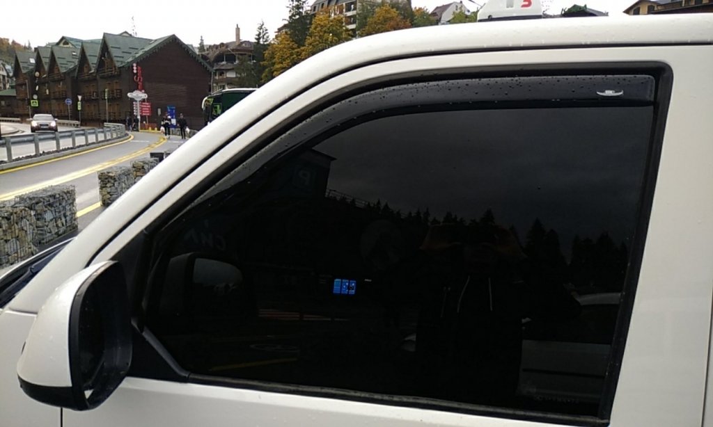 In-channel window deflectors (2 pcs, HIC) for Volkswagen T5 Transporter 2003-2010 - image 1