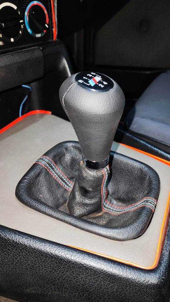 The gear lever is OEM (imitation leather, black smooth) for BMW 5 series E-34 1988-1995 - Reelken Auto