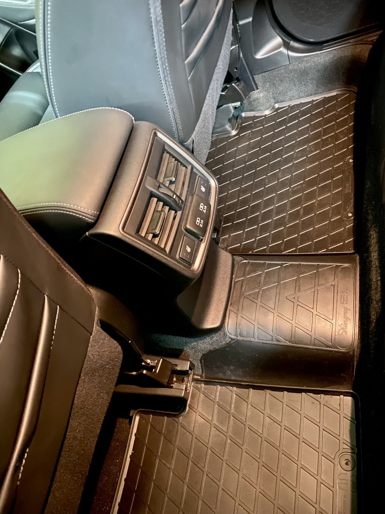 Rear Tunnel Rubber Mat (Stingray Premium) for Subaru Forester 2018-2024 - image 4