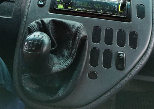 Cover on gearshift lever (leather) for Mercedes Vito W638 1996-2003 - Reelken Auto