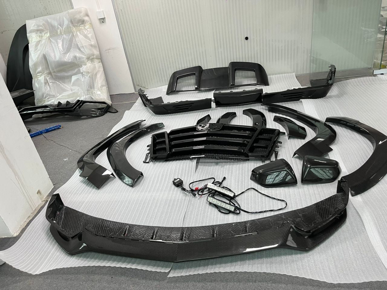 LRT Carbon body kit for Cadillac Escalade 2020- - image 13