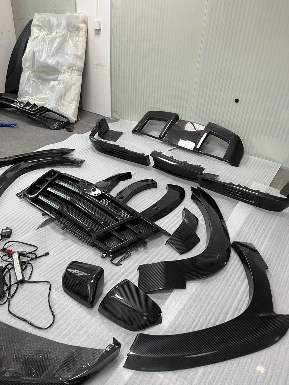 LRT Carbon body kit for Cadillac Escalade 2020- - image 16