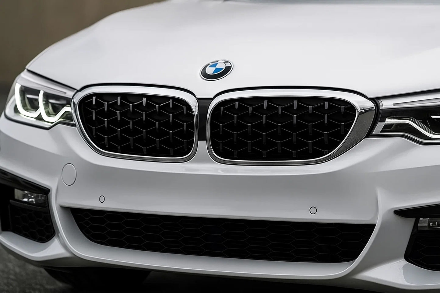 Diamond Black V1 Kidney Grilles (2017-2020, Chrome Trim) for BMW 5 Series G30/G31 2017-2023 - image 1