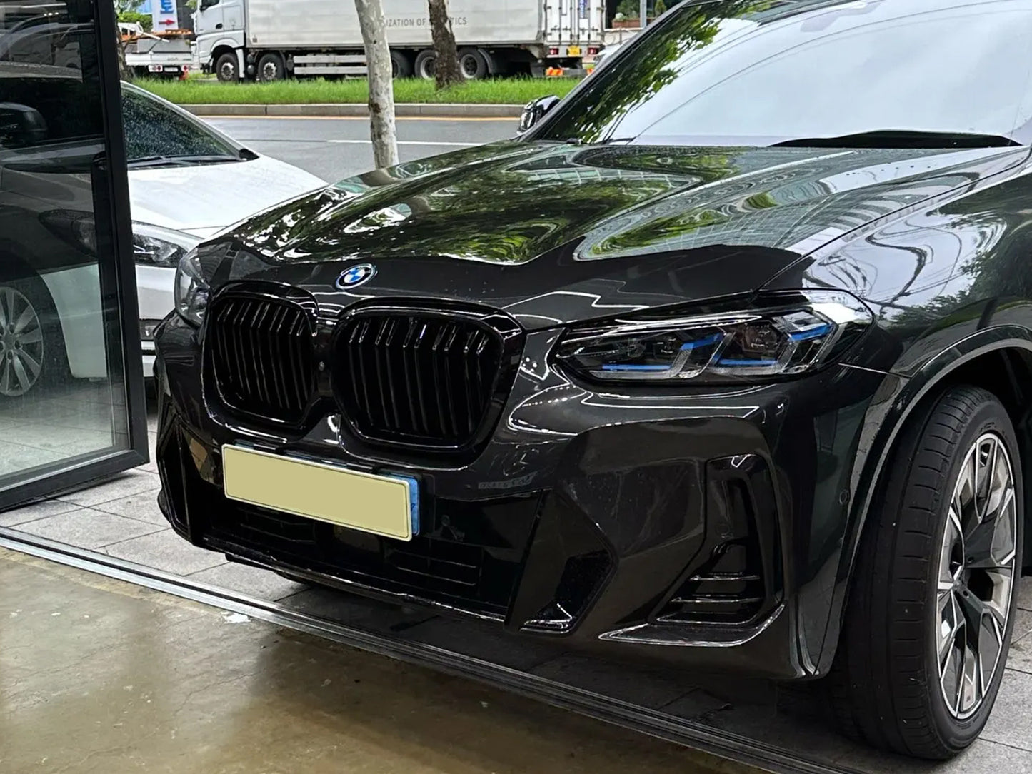 M-Look Kidney Grilles (for G08i, gloss black) for BMW X3 G01 2018- - image 1