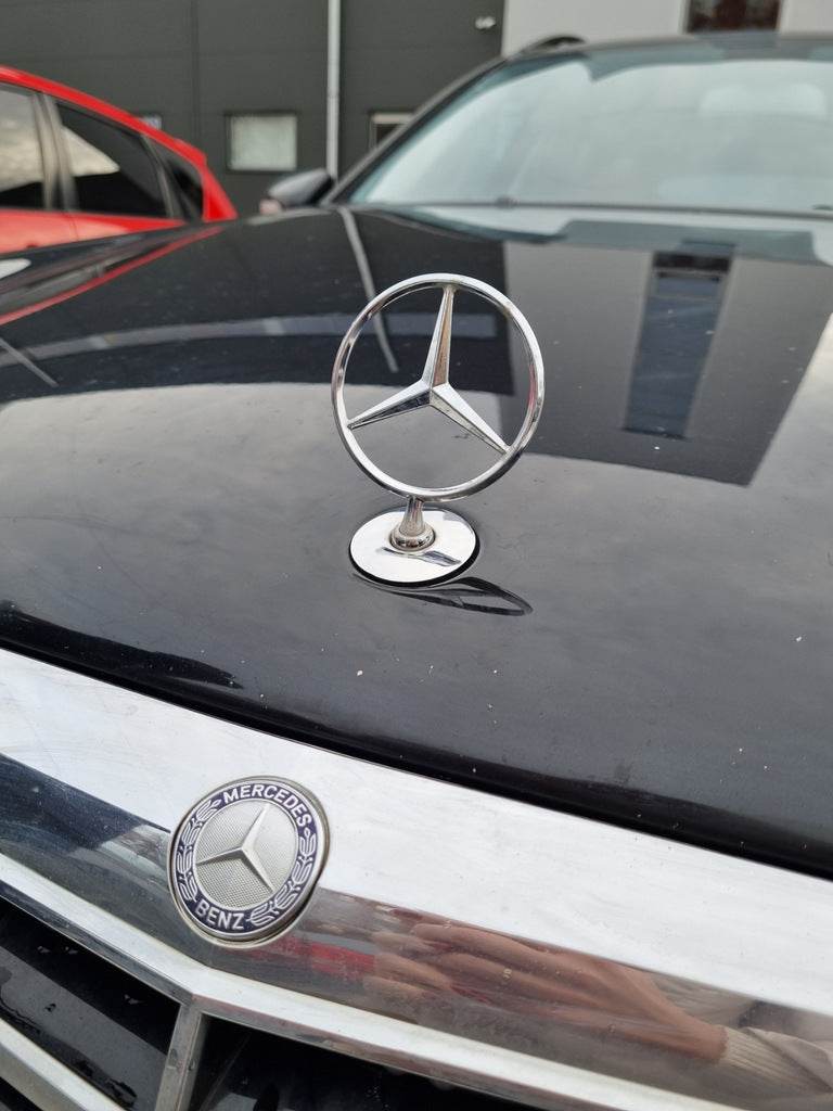 Sight emblem (without inscription) for Mercedes E-class W211 2002-2009 - Reelken Auto