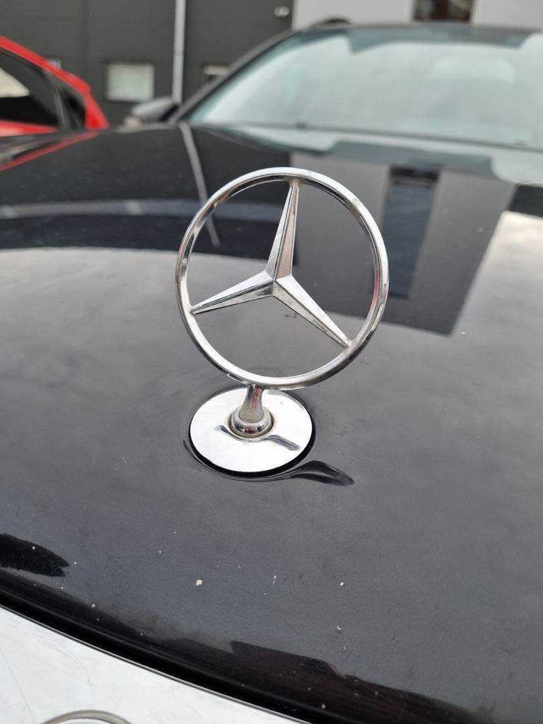 Sight emblem (without inscription) for Mercedes E-class W211 2002-2009 - Reelken Auto