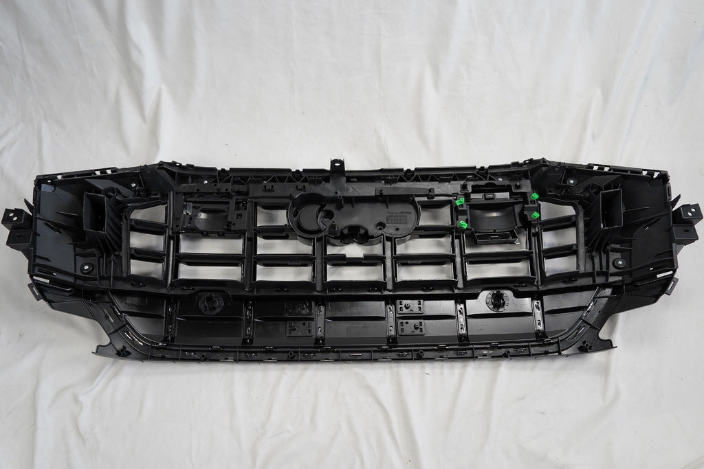 SQ-Style Front Grille (2018-2023, Black with Chrome) for Audi Q8 2018- - image 14