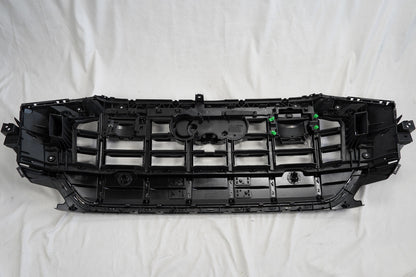 SQ-Style Front Grille (2018-2023, Black with Chrome) for Audi Q8 2018- - image 14