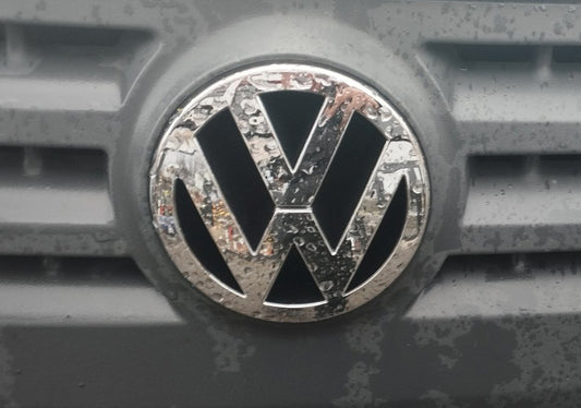 Front badge (2001-2005, OEM style) for Volkswagen Passat B5 1997-2005 - image 1