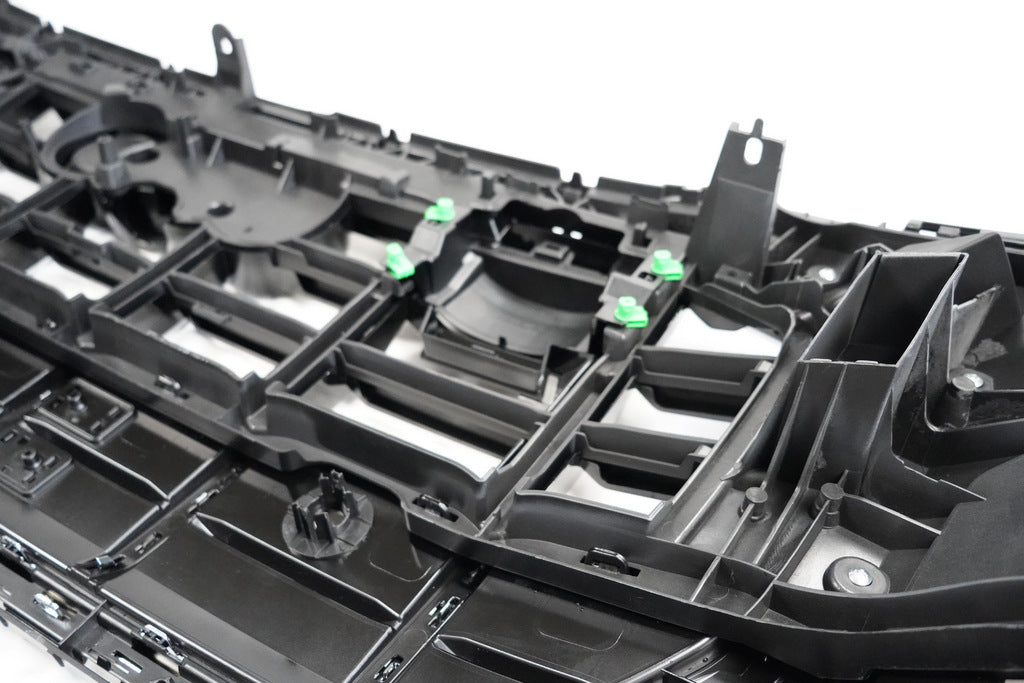 SQ-Style Front Grille (2018-2023, Black with Chrome) for Audi Q8 2018- - image 10