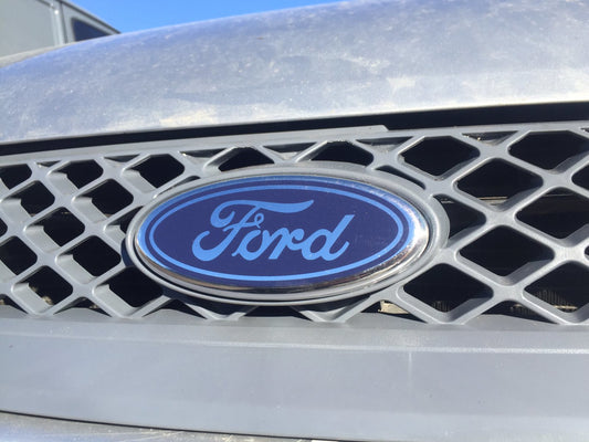 Front emblem (with clips) for Ford Fiesta 2002-2008 - image 1
