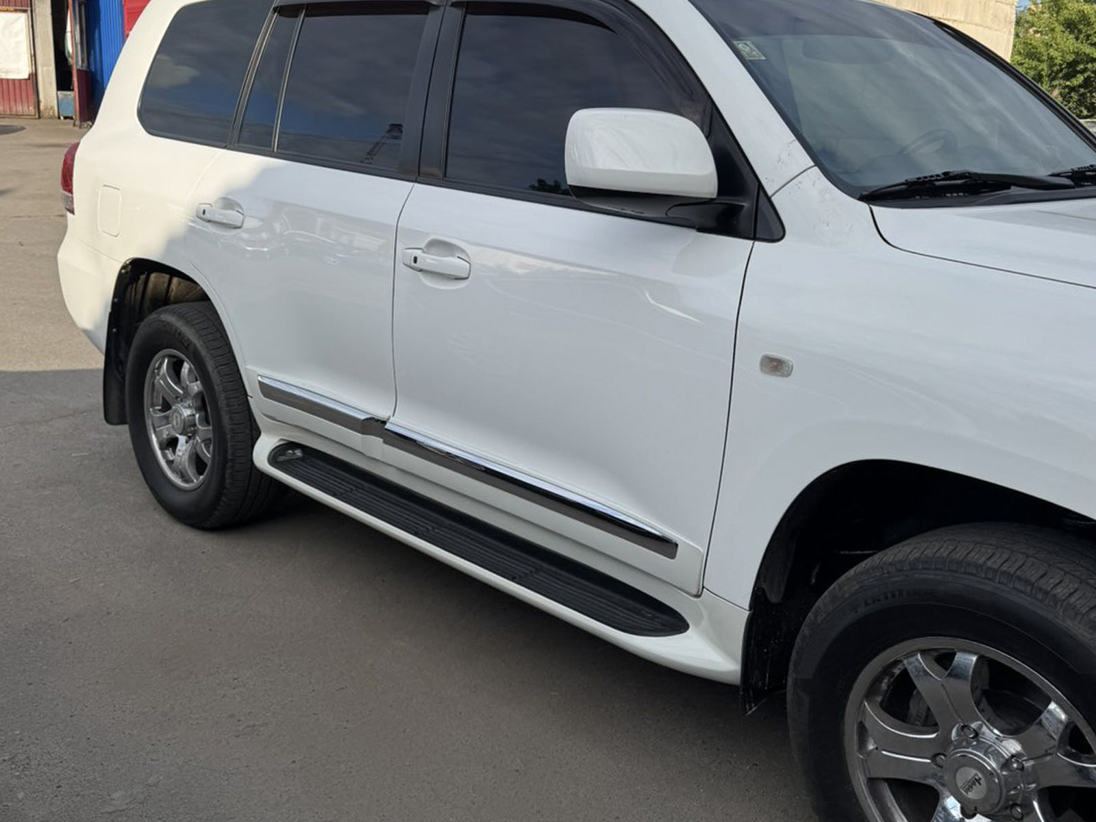 Side steps with LED (design 2015-2020) for Toyota Land Cruiser 200 2007-2021 - image 12