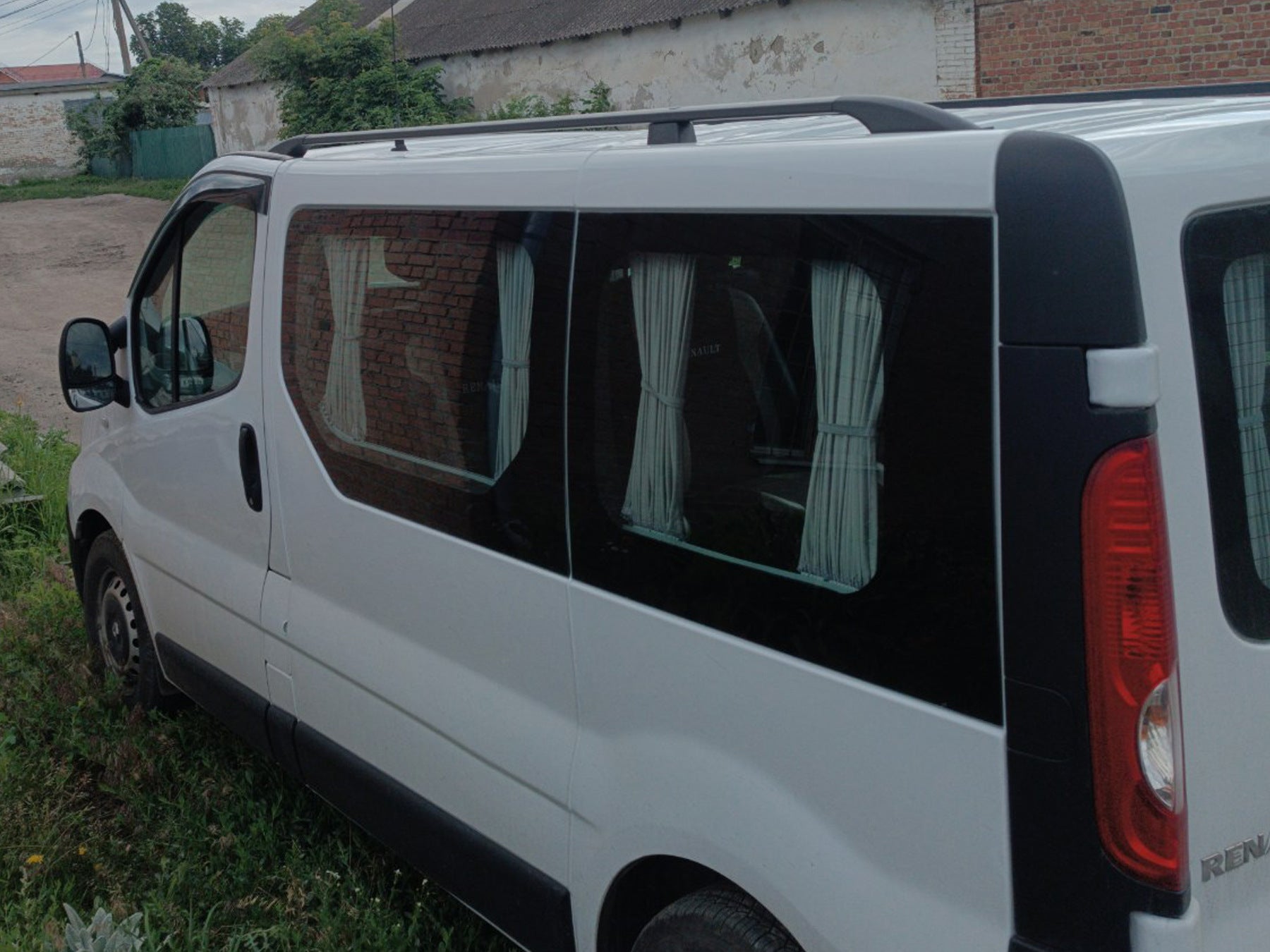 Black Roof Rails for Renault Trafic 2001–2015 - image 11