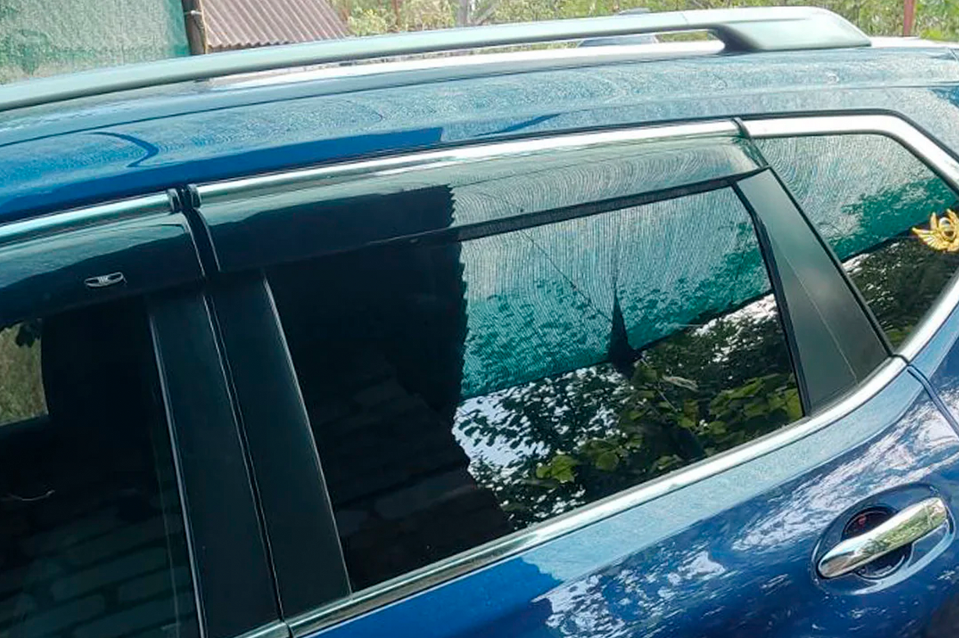 Window deflectors with chrome trim (4 pcs, HIC) for Nissan X-trail T32/Rogue 2014-2021 - image 3