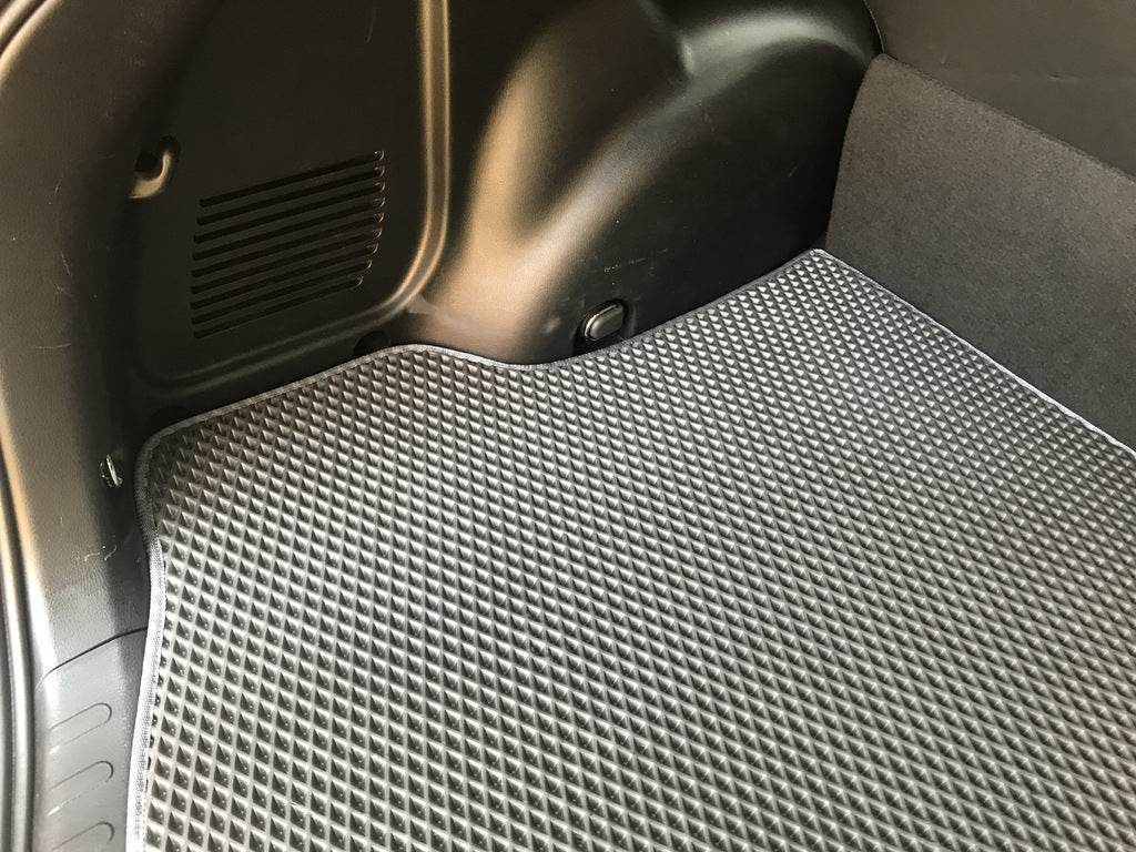 Trunk mat with rolling (EVA, black) for Toyota Rav 4 2013-2018 - Reelken Auto