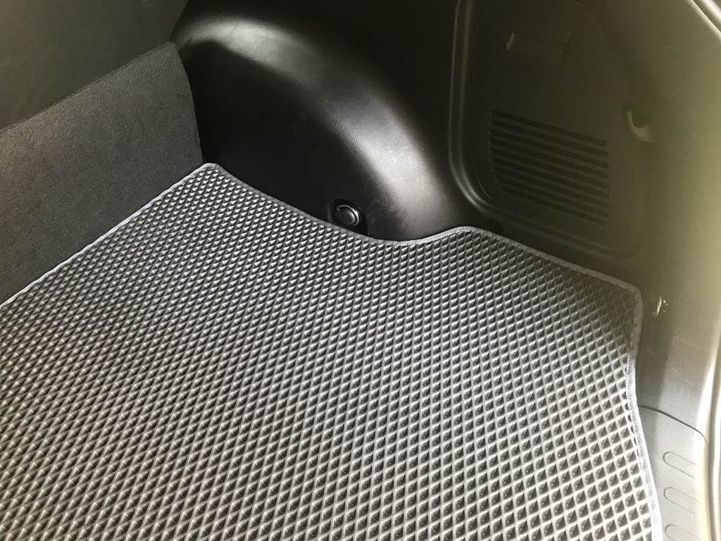 Trunk mat with rolling (EVA, black) for Toyota Rav 4 2013-2018 - Reelken Auto