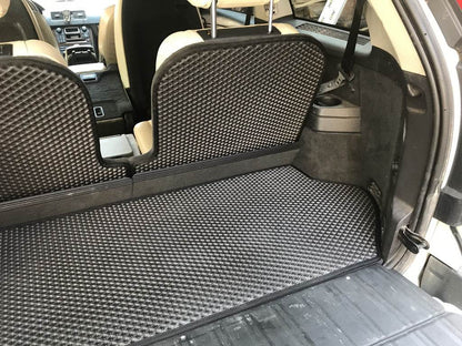 Trunk mat with 3 parts (EVA, black) for Volvo XC90 2002-2014 - Reelken Auto
