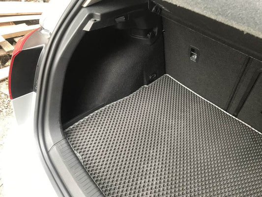 Trunk mat (HB, EVA, black) for Volkswagen Golf 7/E-Golf - Reelken Auto