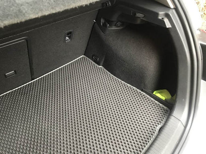 Trunk mat (HB, EVA, black) for Volkswagen Golf 7/E-Golf - Reelken Auto