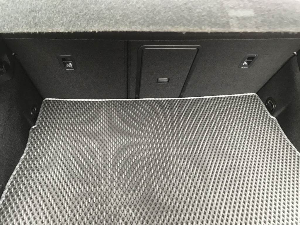 Trunk mat (HB, EVA, black) for Volkswagen Golf 7/E-Golf - Reelken Auto