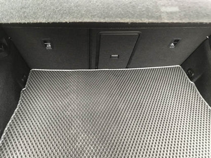 Trunk mat (HB, EVA, black) for Volkswagen Golf 7/E-Golf - Reelken Auto