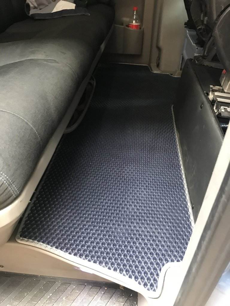 Carpets 2-row for orig. Cargo pass (EVA, black) for Volkswagen Crafter 2006-2016 - Reelken Auto