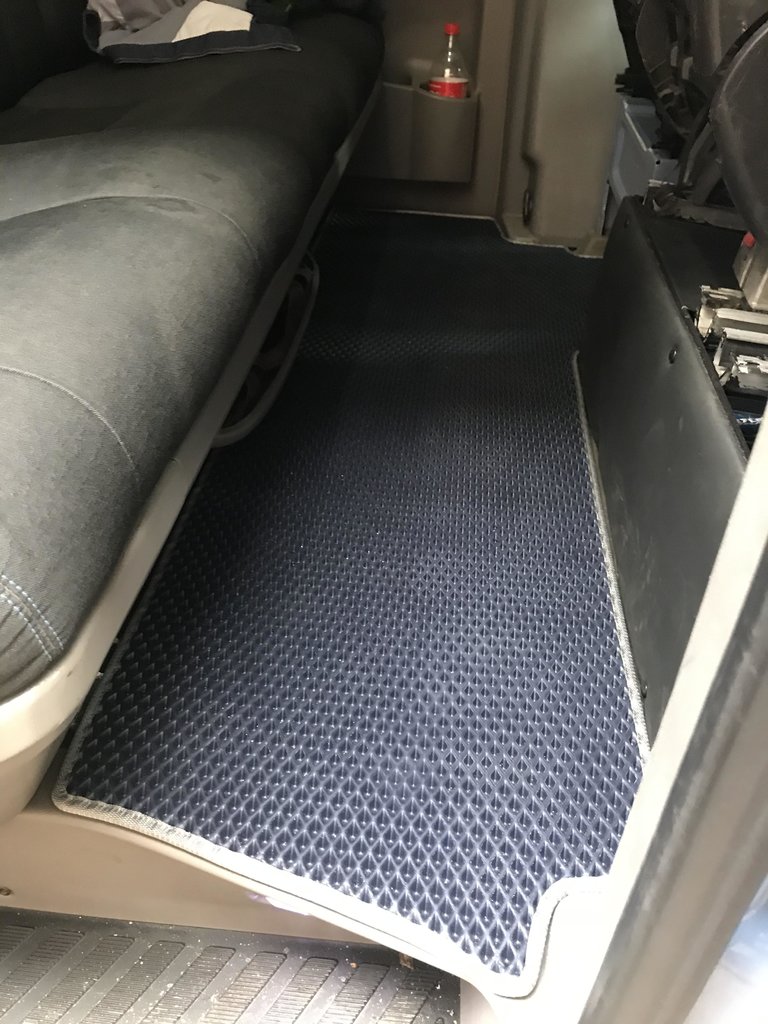 EVA floor mats 2nd row for orig. Cargo-Passenger (black) for Volkswagen Crafter 2006-2016 - image 4
