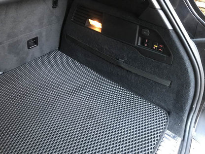Trunk mat V2 (EVA, black) for Volkswagen Touareg 2010-2018 - Reelken Auto