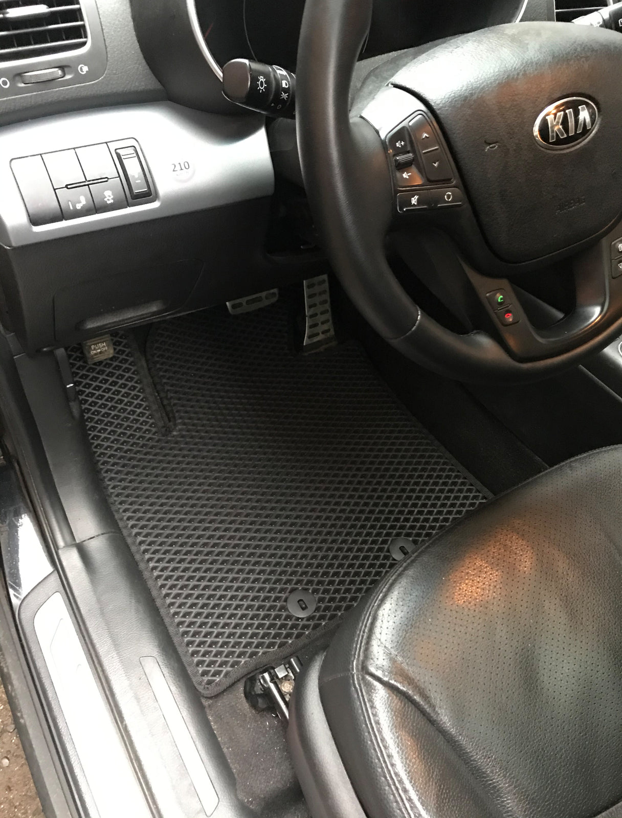 Floor mats 2012-2014 (EVA, black) for Kia Sorento II XM 2009-2014 - image 1