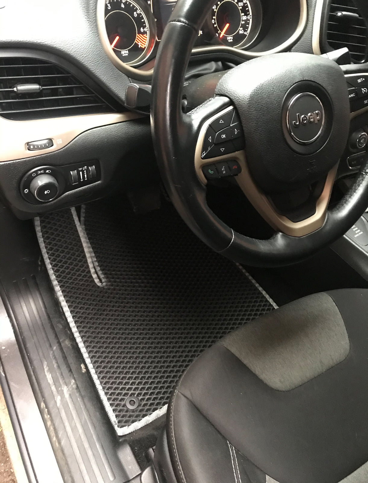 EVA Floor Mats (black) for Jeep Cherokee KL 2013- - image 1