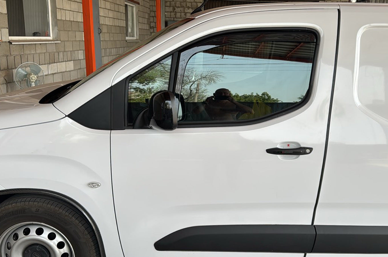 In-Channel Wind Deflectors Niken Luxury (2 pcs) for Fiat Doblo III 2023- - image 3