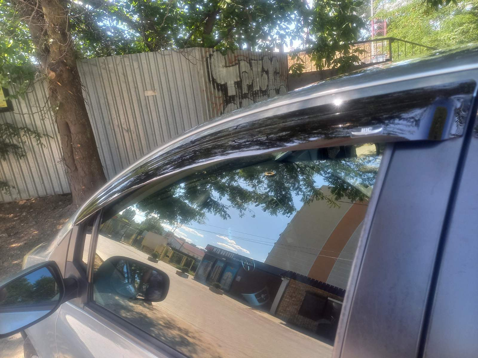 Window Deflectors HB (4 pcs, HIC) for Toyota Yaris 2006-2011 - image 1