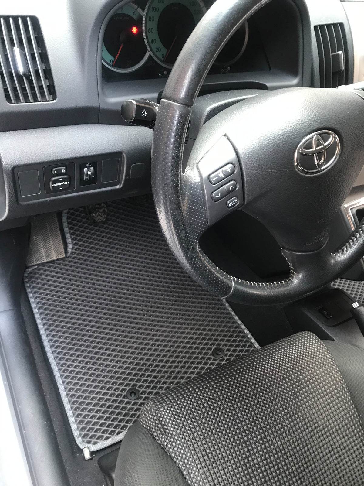 EVA mats (black) for Toyota Corolla Verso 2004-2009 - Reelken Auto