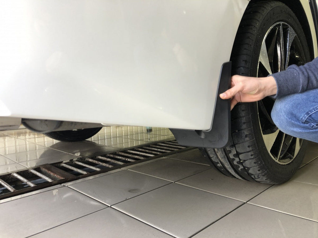 Original Mud Flaps Premium 2018-2020 (USA, SE/XSE) (Set of 4) for Toyota Camry 2018-2023 - image 3