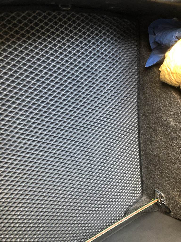 Trunk mat (HB, EVA, black) for Volkswagen Golf 4 - Reelken Auto