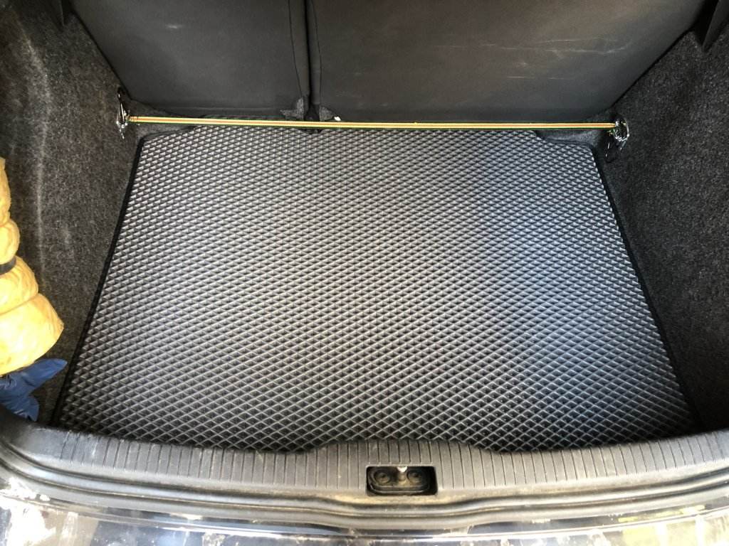 Trunk mat (HB, EVA, black) for Volkswagen Golf 4 - Reelken Auto