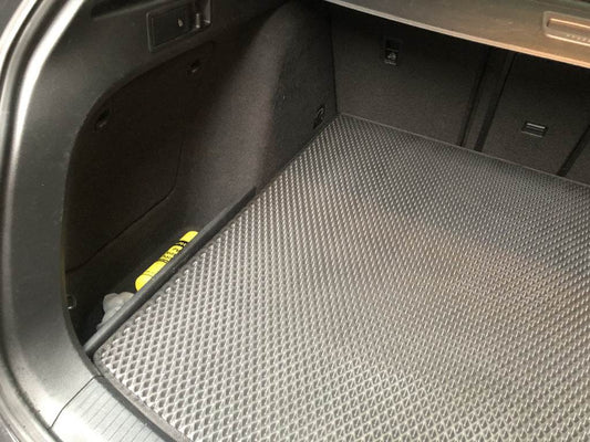 Trunk mat (SW, EVA, black) for Volkswagen Golf 7/E-Golf - Reelken Auto