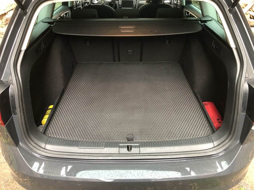 Trunk mat (SW, EVA, black) for Volkswagen Golf 7/E-Golf - Reelken Auto