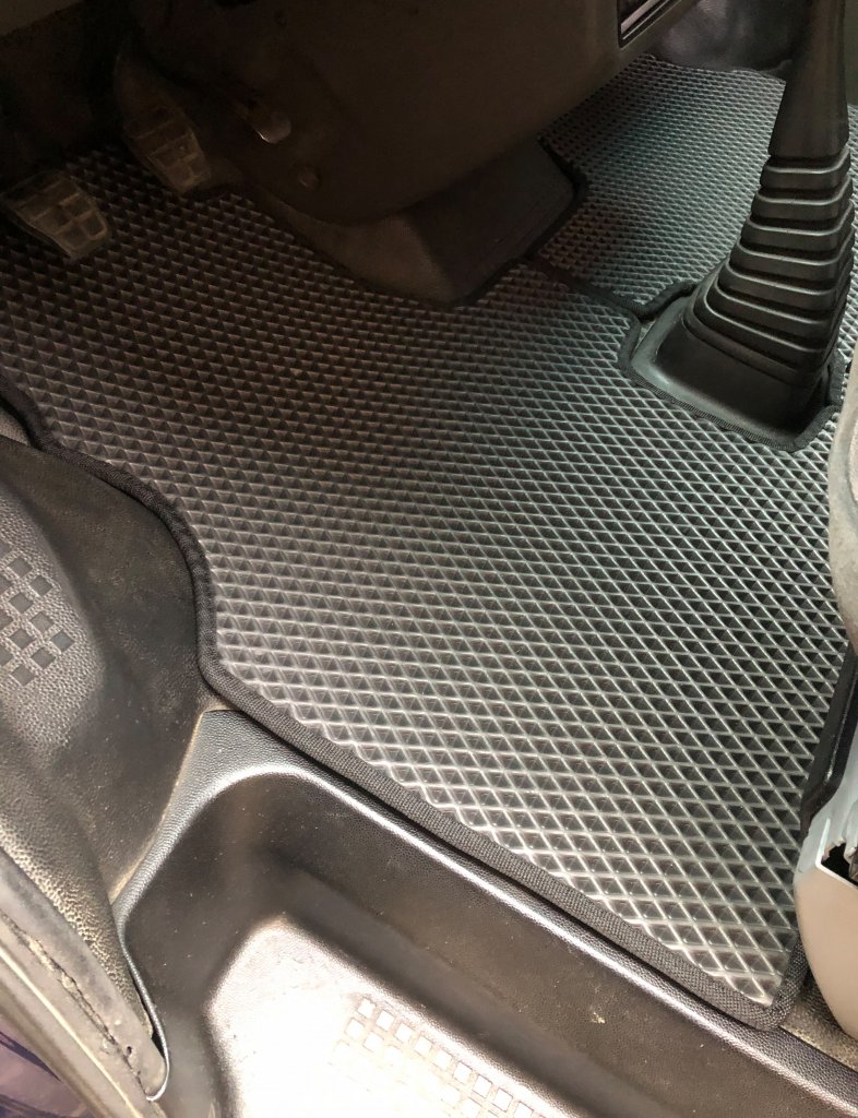 EVA Floor Mats (black) for Volkswagen T4 Caravelle/Multivan 1990-2003 - image 1