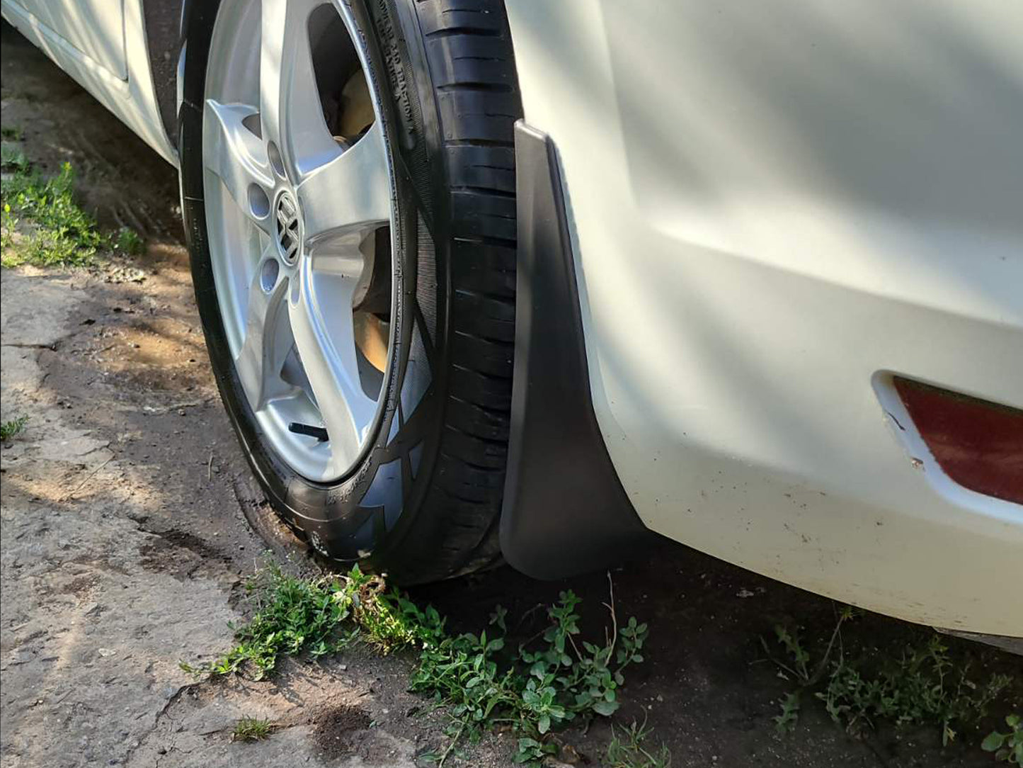 Premium Mud Flaps (4 pcs) for Volkswagen Touran 2015- - image 3