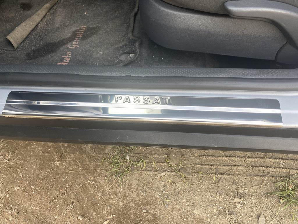 Door sills OmsaLine (4 pieces, stainless steel) for Volkswagen Passat B5 1997-2005 - Reelken Auto