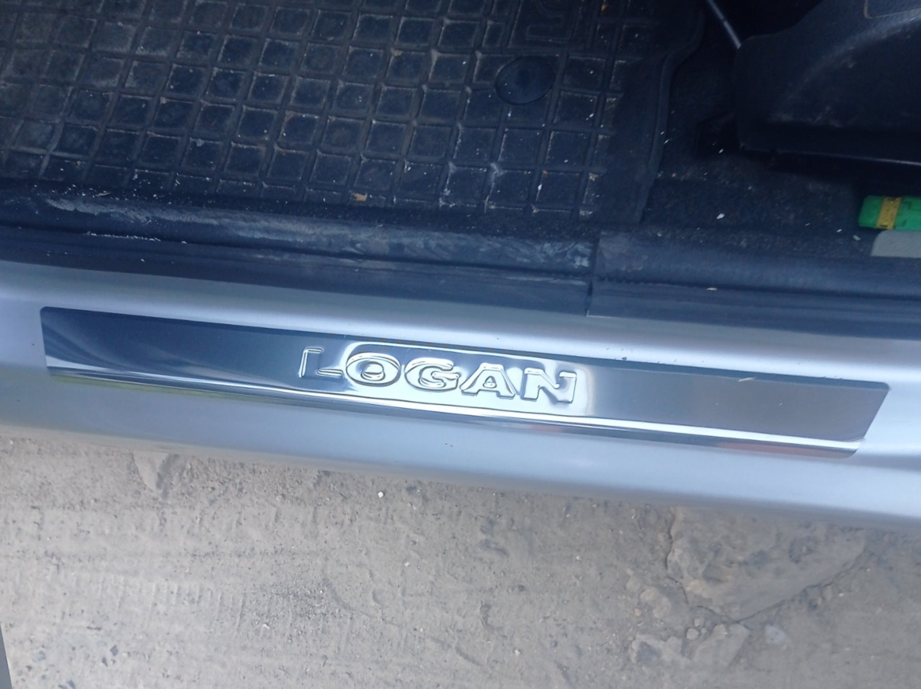 Stainless Steel Door Sill Protectors Carmos V2 (4 pcs) for Renault Logan MCV 2005-2013 - image 2