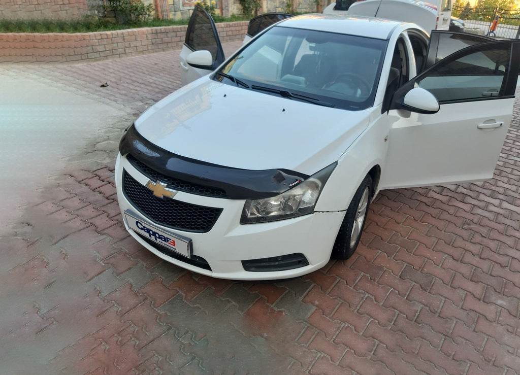 The hood deflector (Eurocap) for Chevrolet Cruze 2009-2015 - Reelken Auto
